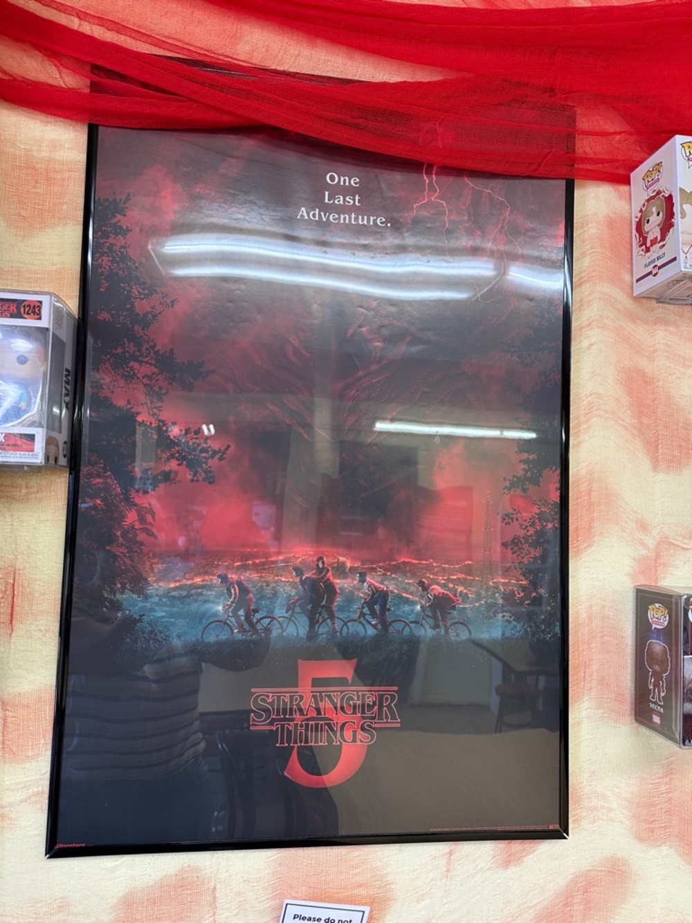 Stranger Things 3 Movie Poster - Red & Black Art Print